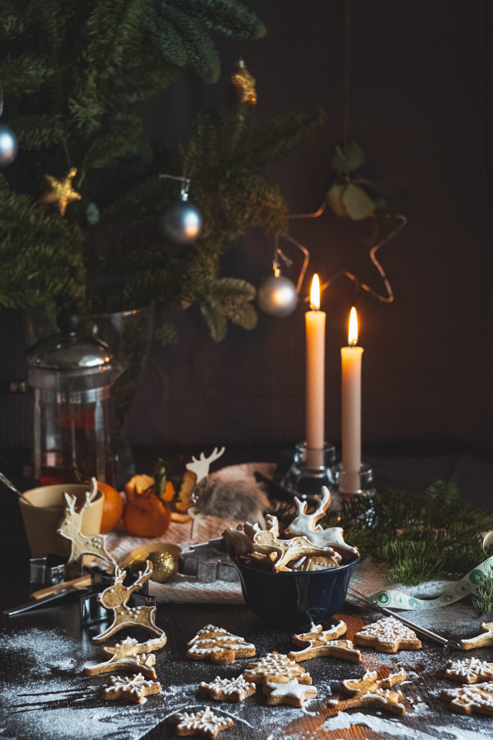christmas candle table biscuits